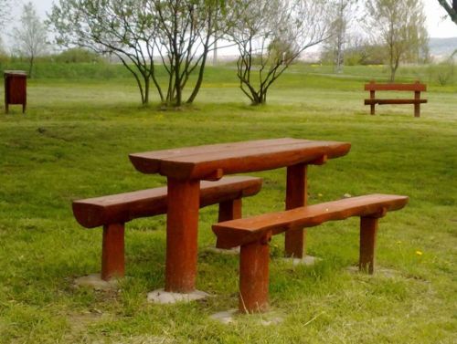 Parkberendezések fából, igényes kivitelben