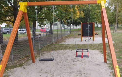 Magánkerti kétüléses hinta