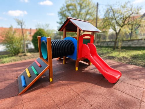 Mini csúszda alagúttal (fa)