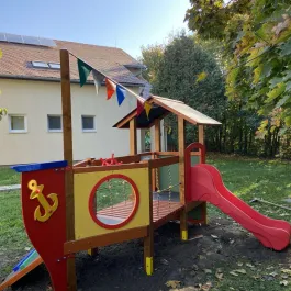 Kis hajós vár híddal (fa)